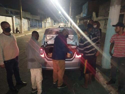 Entrega-de-Marmitex-a-moradores-de-rua-1