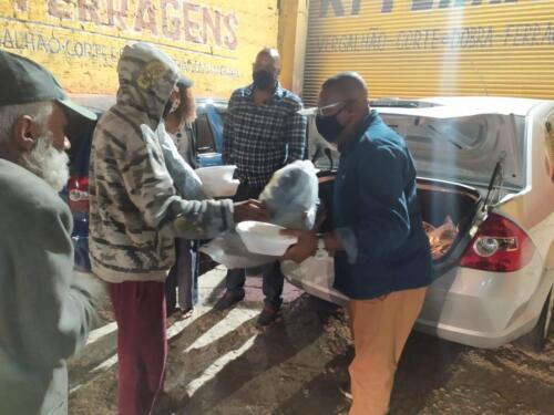 Entrega-de-Marmitex-a-moradores-de-rua-5